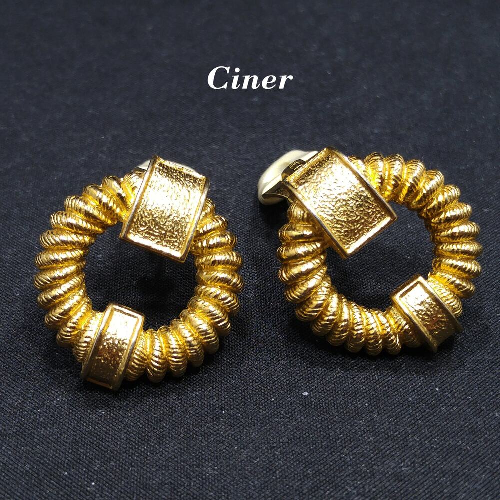 Vintage Ciner Gold Swirl Open Center Clip Earrings 1 1/8"